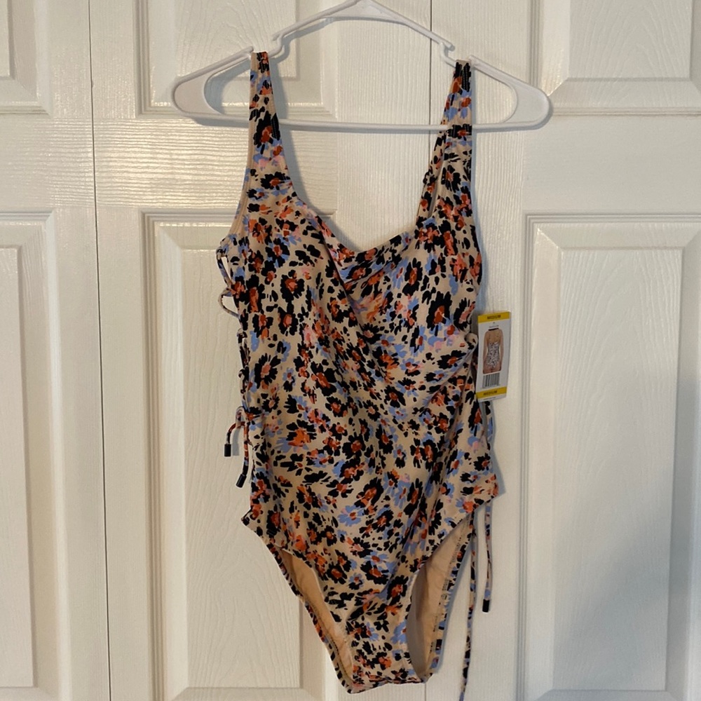 NWT Social Standard flower Bathing Suit Sz M